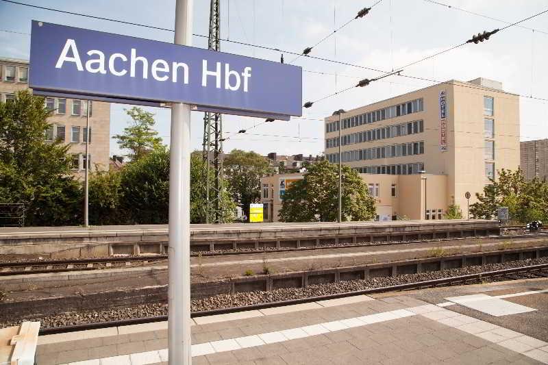 Отель A&O Aachen Hauptbahnhof Экстерьер фото
