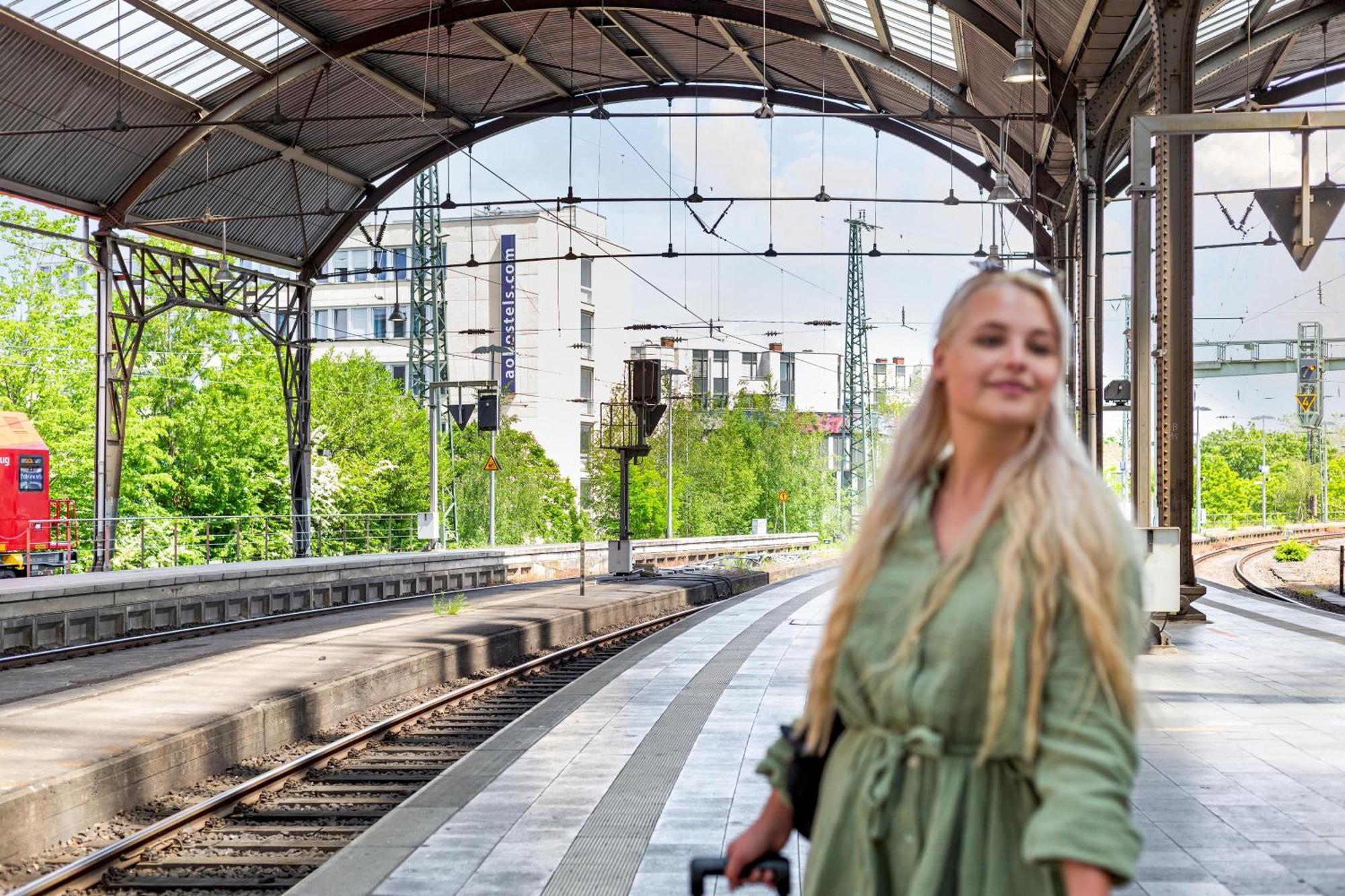 Отель A&O Aachen Hauptbahnhof Экстерьер фото